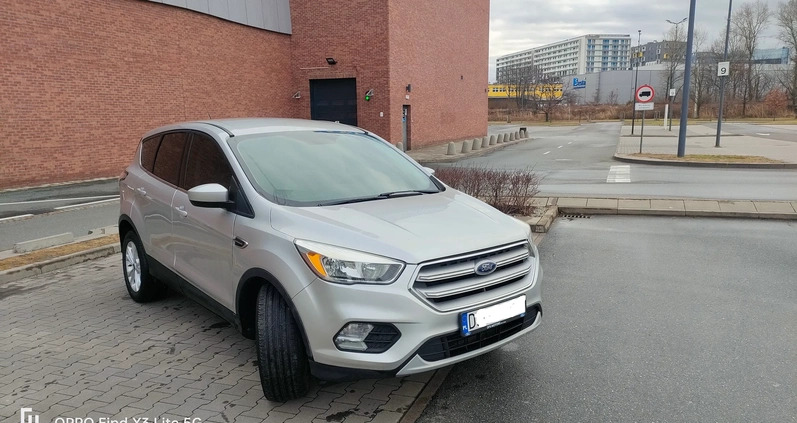 Ford Escape cena 53000 przebieg: 143000, rok produkcji 2017 z Wrocław małe 37